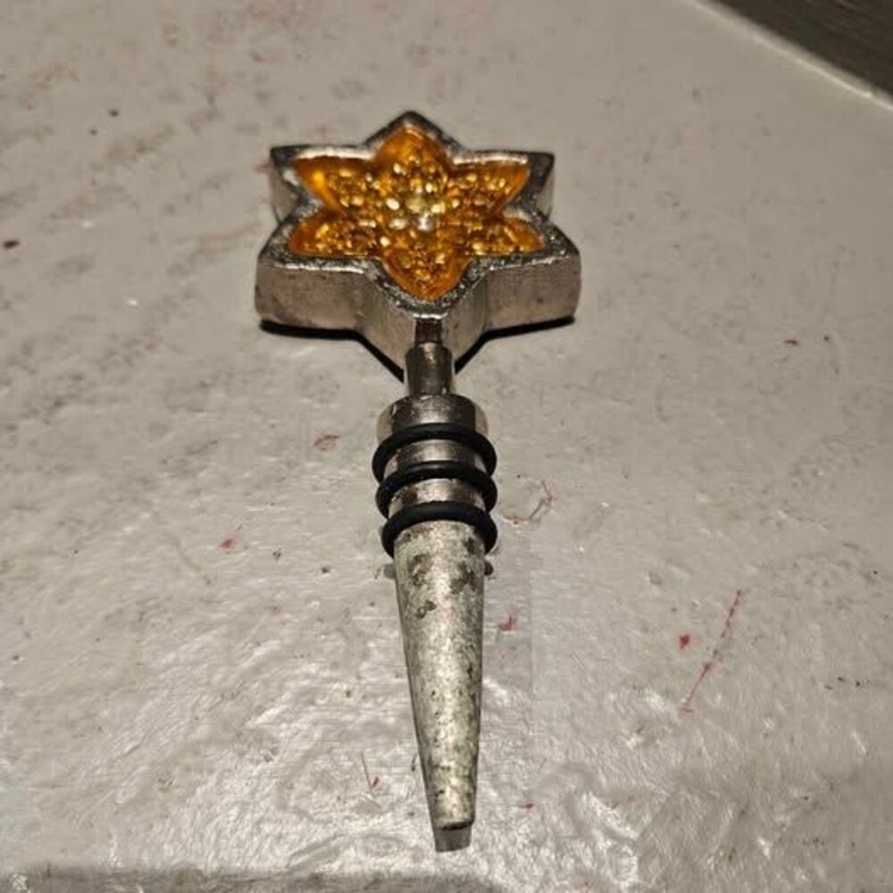 Star Rhinestone Wine Bottle Stopper